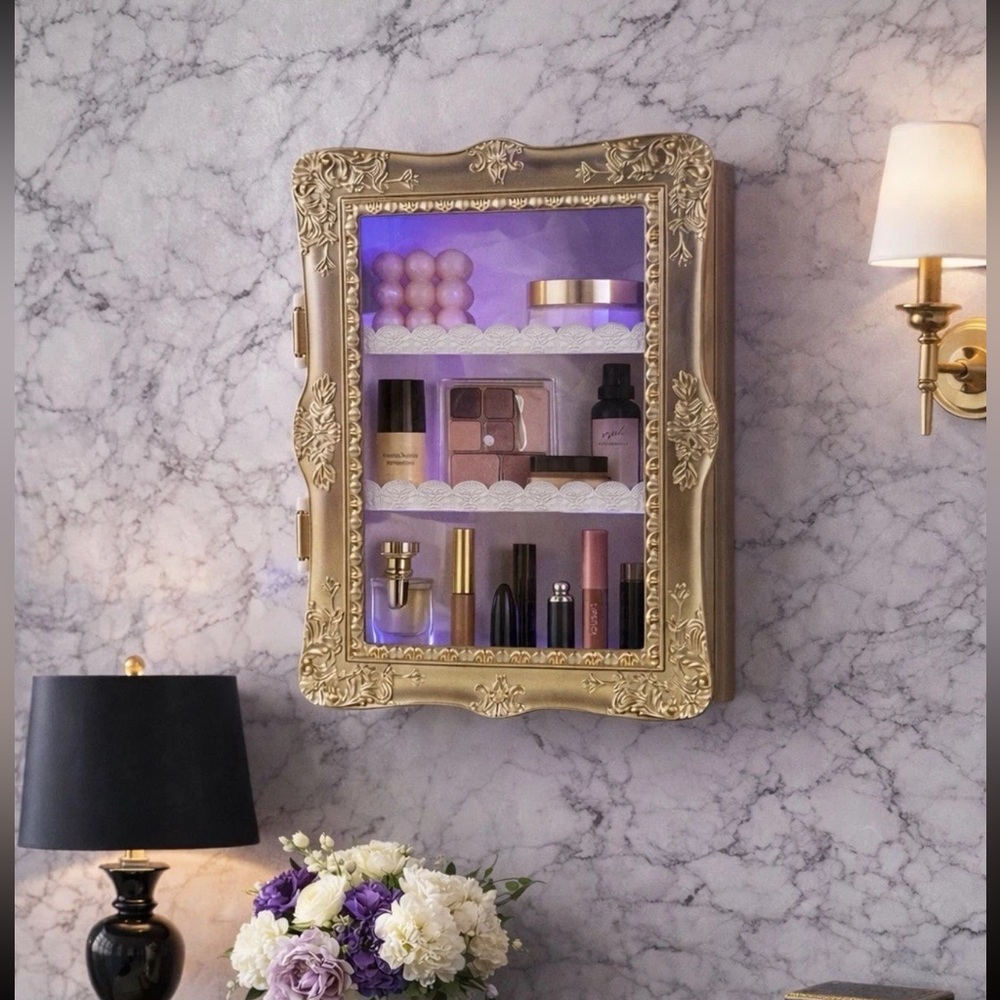 🆕 Gilded Display Shelf - Picture 2 of 5